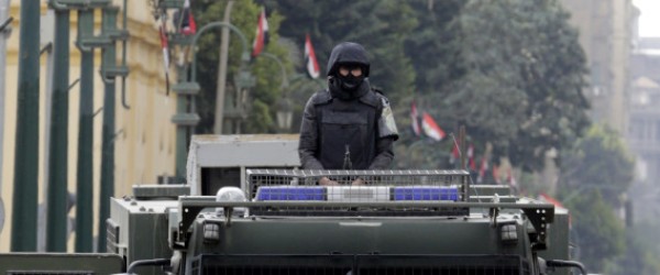 (مفارقة غريبة) راتب أمين الشرطة في مصر أكبر من راتب الطبيب 4 أضعاف !