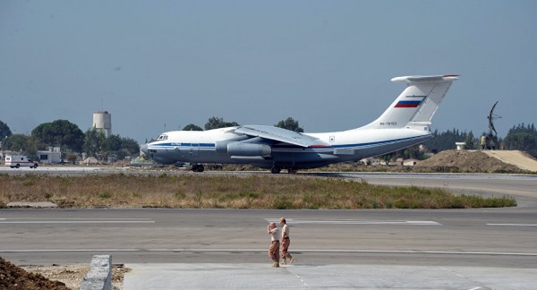 طائرتان روسيتان تنقلان 50 طنا من المساعدات الإنسانية إلى سوريا