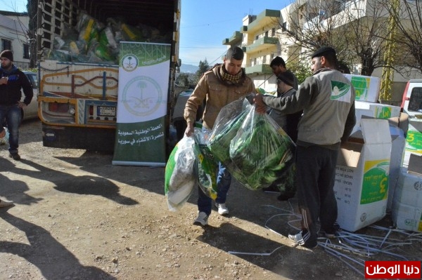 الحملة الوطنية السعودية تقوم بتوزيع 7700 قطعة شتوية على اللاجئين السوريين في منطقة عكاز