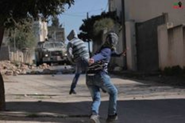 قوات الاحتلال تقمع مسيرة كفر قدوم وتحتجز صحفيين