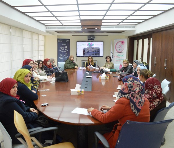 مركز دنيا التخصصي لأورام النساء والبنك الوطني يعقدان محاضرة توعوية مشتركة لموظفات الأجهزة الأمنية الفلسطينية