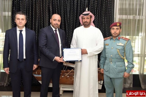 المدير التنفيذي للبداد كابيتال يكرم رجال الدفاع المدني في دبي