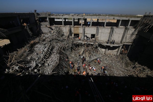 بالصور والفيديو.. وفاة عامل والعديد من الاصابات في انهيار سقف مبنى بجامعة الأقصى جنوب قطاع غزة