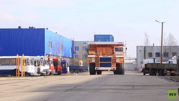بالفيديو.. شاحنات عملاقة في بيلاروس للعشاق