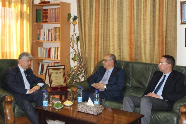 د.مجدلاني يلتقي سفير المملكة المغربية المعتمد لدى دولة فلسطين محمد حمزاوي