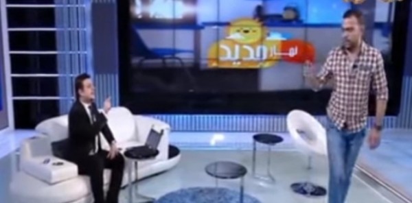 إنسحاب خالد عليش على الهواء بسبب إختراق هاتفه الشخصى