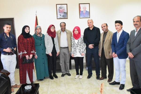 ضمن برنامج الصحفي الصغير..الطالبة رزان رزق الله تتسلم مهام محافظ محافظة سلفيت