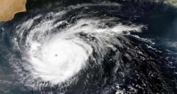 أعلى تصنيف لقوة العواصف.. إعصار هائل يقترب من جزيرة فيجي