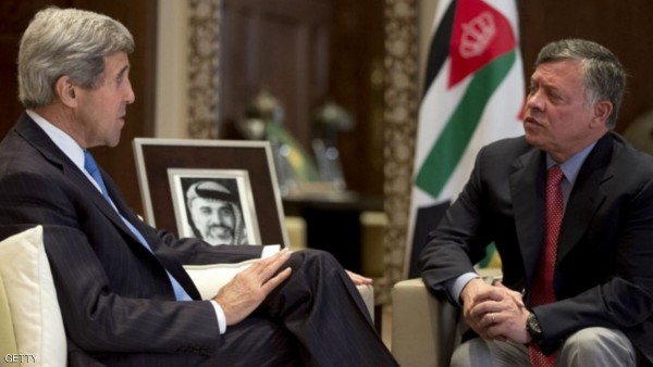 كيري يلتقي الملك عبد الله ومحمود عباس بالأردن