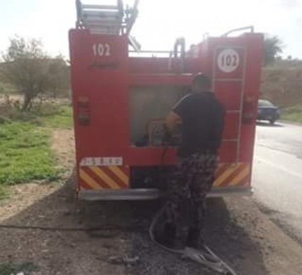 دفاع مدني عناتا ينقذ شاحنة من الإحتراق على طريق الكسارة شرق القدس
