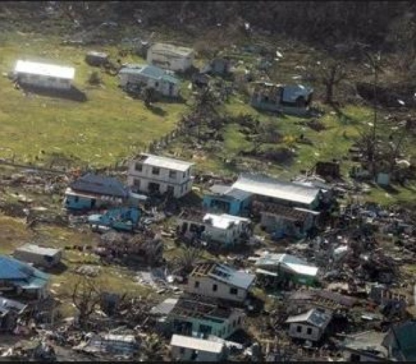 بالفيديو..اعصار "وينستون" يخلف 17 قتيلا ويسوي قرى بالأرض