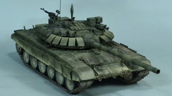 دبابة "تي – 72" تنصب في الكرملين