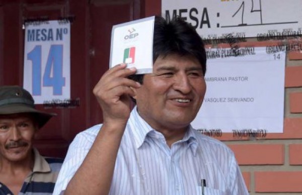 نتائج غير رسمية تشير إلى رفض البوليفيين منح ولاية رئاسية رابعة لموراليس