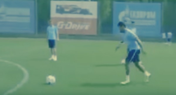 بالفيديو ... لاعب برازيلي يُسدد الكرة بقوة هائلة: انفجرت