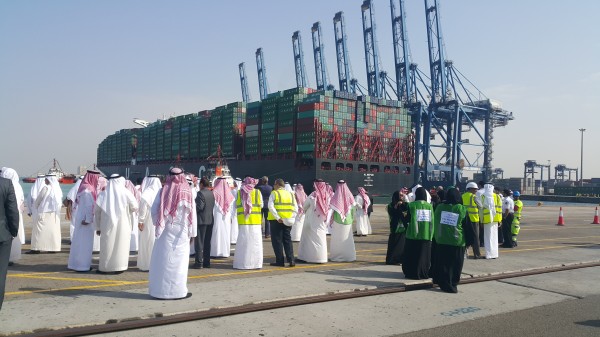 بحضور رئيس المؤسسة العامة للموانى بالمملكة..استقبال أكبر سفينة حاويات عملاقه صديقة للبيئة