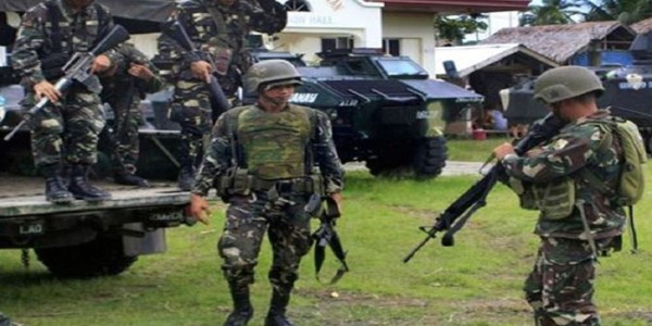 الجيش الفلبيني يقتل 42 متمرداً في معارك في الجنوب
