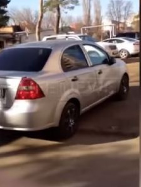 بالفيديو... امرأة روسية تدمر 17 سيارة