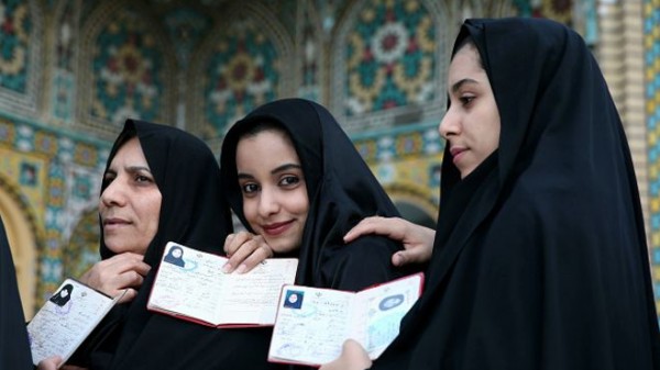 إيران: تقدم روحاني ورفسنجاني في انتخابات مجلس الخبراء