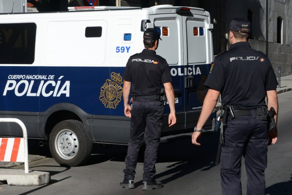 الشرطة الإسبانية تنجح في تفكيك شبكة لتهريب البشر إلى أوروبا