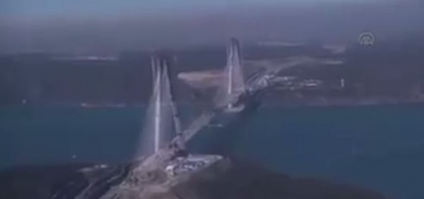 الإستعداد لإفتتاح ثالث أطول جسر في العالم