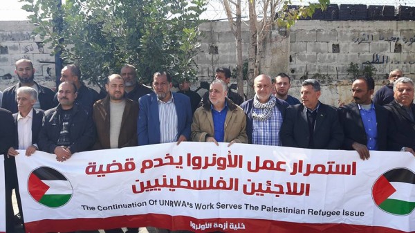 اللجان الشعبية الفلسطينية تعتصم احتجاجا على سياسات الانروا