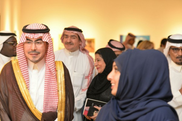 الأمير عبدالله بن سعود يفتتح معرض خريجات المركز السعودي