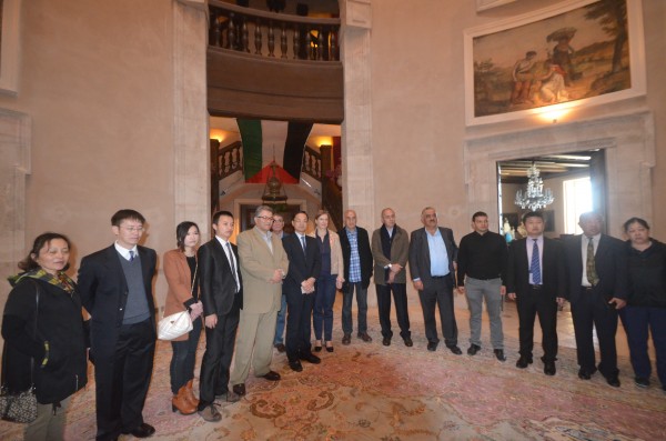 السفير الصيني يزور بيت فلسطين ويؤكد على عمق العلاقة الفلسطينية الصينية