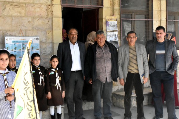 محافظ سلفيت يتفقد مدارس بلدة ديراستيا