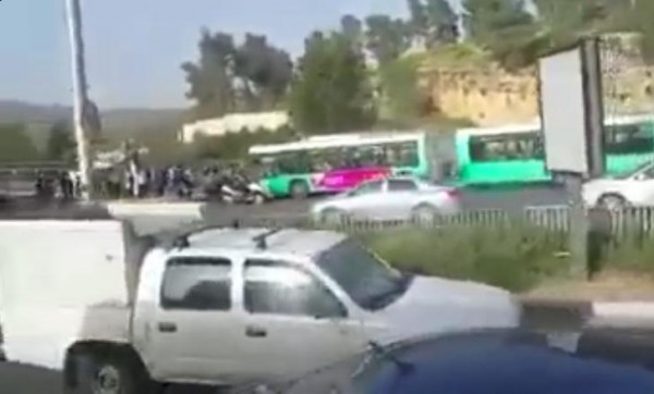 صور وفيديو..إطلاق نار على حافلة للمستوطنين بالقدس ولا اصابات