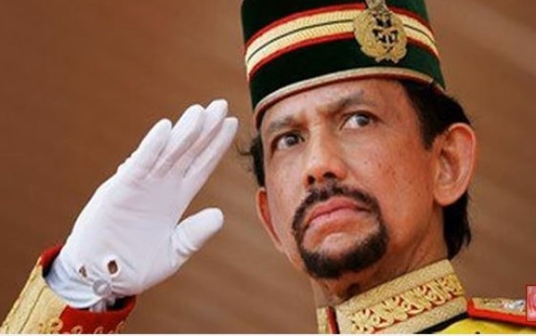 أغنى أغنياء العالم .. السلطان بروناى وزوجاته وأبنائه