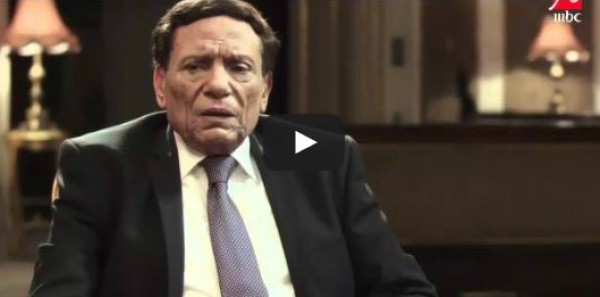 عادل إمام يبكى أثناء حديثه عن والدته