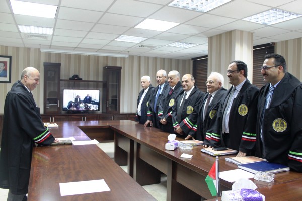 القاضي عبد الغني العويوي يؤدي اليمين القانونية أمام رئيس وأعضاء مجلس القضاء الأعلى