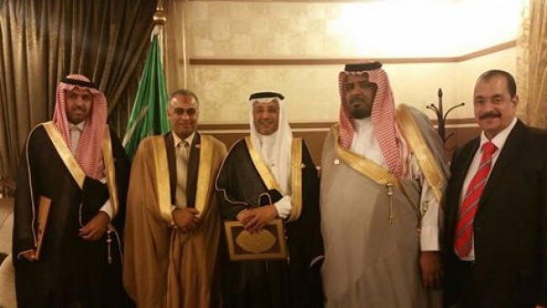 الشيخ عبد الله بنبنيان الجهني يكرم سفراء جامعة الشعوب العربية