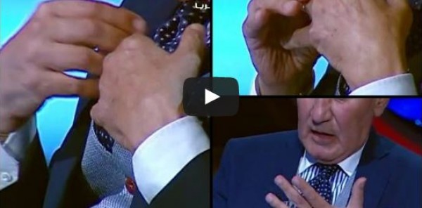 شاهد...عزت أبو عوف يبكى على الهواء لتذكر زوجته