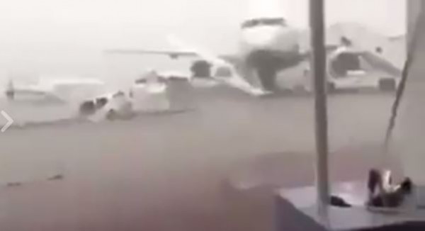 شاهد..تصادم للطائرات بمطار دبي قبل أيام بسبب العواصف القوية