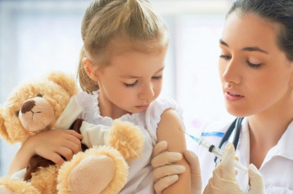 معتقدات خاطئة عن تطعيم طفلك