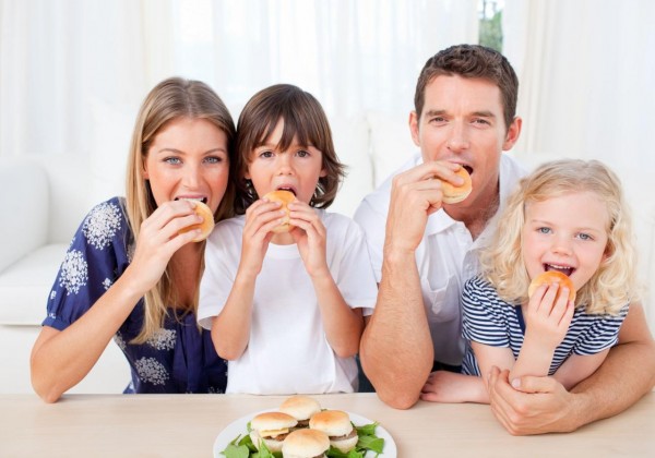 دراسة: الأطفال يرثون السمنة والسكري بسبب الوجبات السريعة