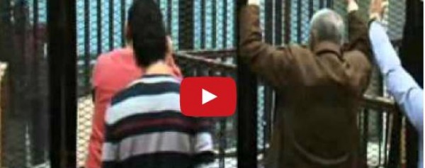 موسى: مرسي يعطي تعليمات لأنصاره من داخل القفص