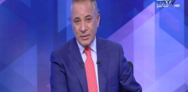 أحمد موسى يبكي في برنامجه لغياب والدته منذ 36 عام