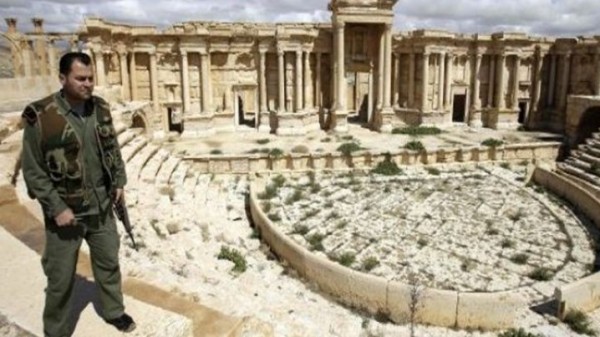 الجيش النظامي السوري يدخل تدمر بغطاء جوي روسي