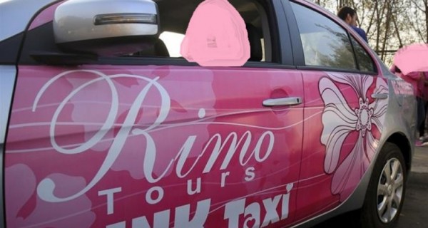 السائقة "امرأة".. تاكسيات اجرة خاصة للنساء فقط في غزة