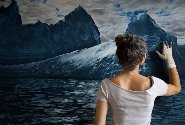 الفنانة زاريا فورمان ترسم الأمواج والجليد وكأنها صورة ملتقطة