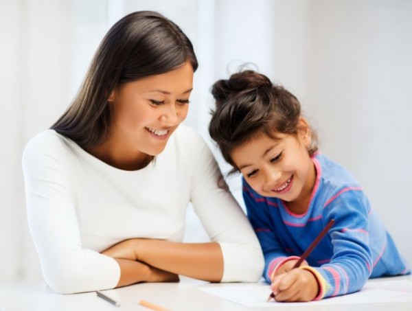 10 نصائح تساعد طفلك على حل واجباته المدرسية