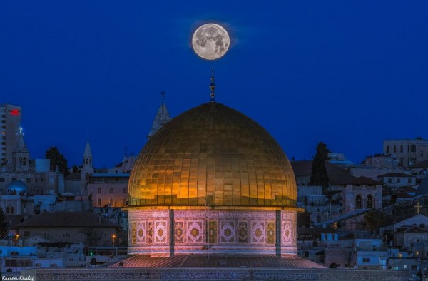 أخر الأقمار