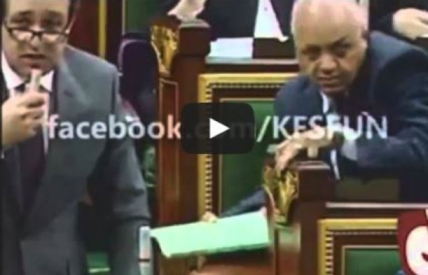 فضيحة داخل البرلمان المصري...مصطفى بكري يهرب من المجلس