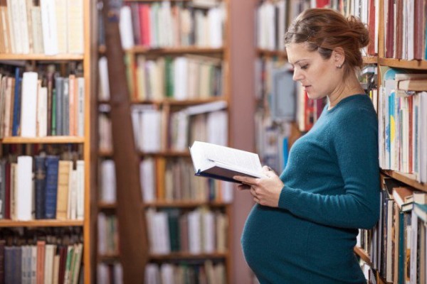 الحمل والدراسة ... هل يتوقف أحدهما لحضور الآخر؟