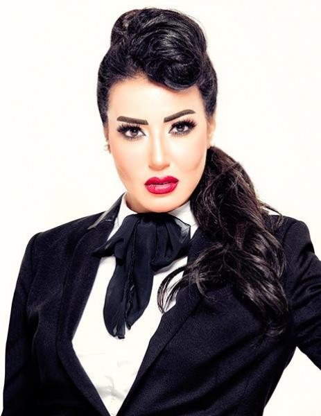 صورة أخيراً سمية الخشاب تكشف من هو زوجها الطيار