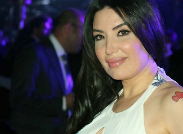 عبير صبري تشعل غضب جمهورها بظهورها داخل البانيو.. فيديو