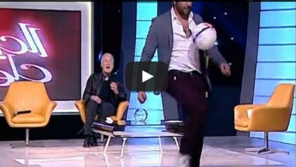 حسن الرداد يستعرض مهاراته في كرة القدم