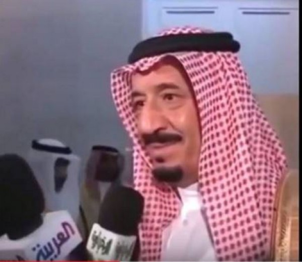 الملك سلمان يحرج مذيع العربية